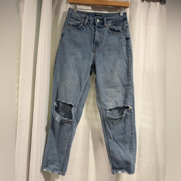 wild fable Denim - Wild Fable Highest Rise Mom Jeans Medium Wash Distressed Knee Size 2 Womens